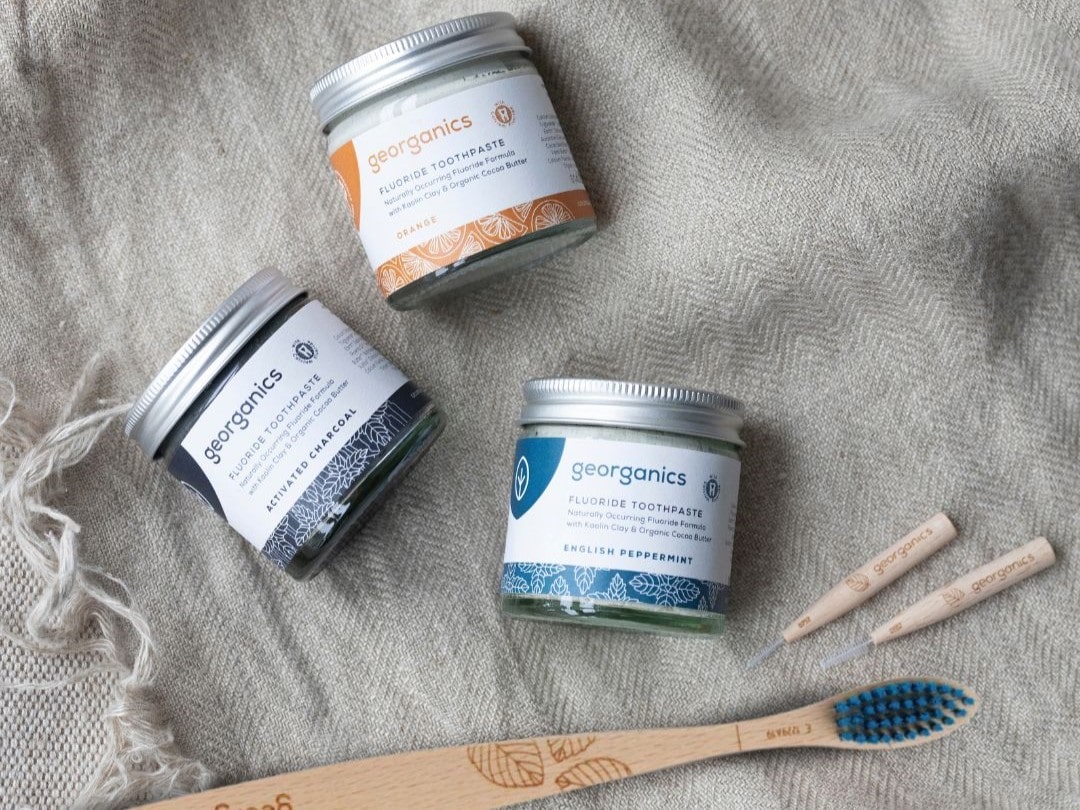 Zubní kartáček z bukového dřeva - tvrdý - Georganics